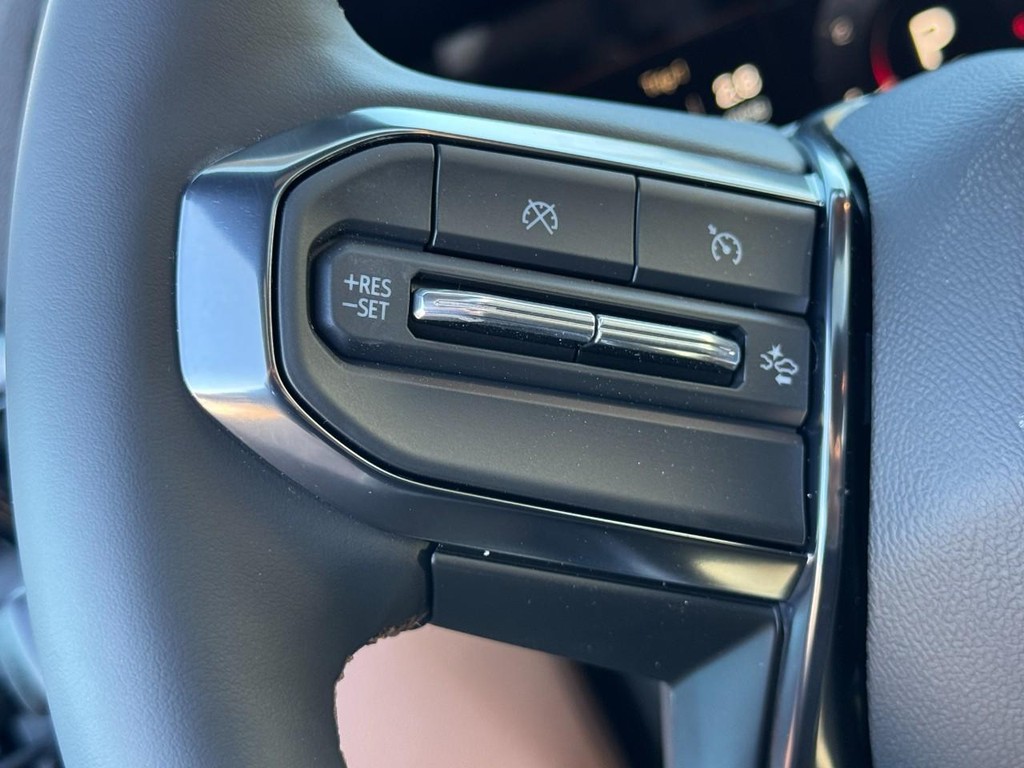 GMC Canyon Vehicle Image 11