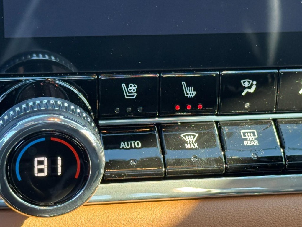 GMC Canyon Vehicle Image 13