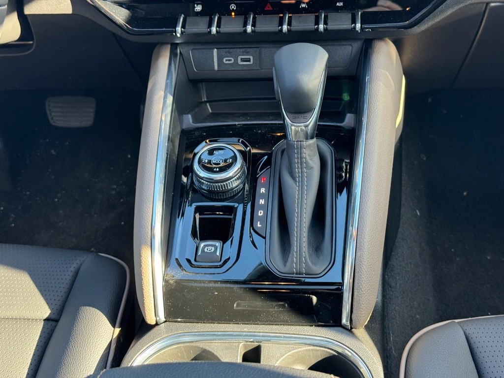 GMC Canyon Vehicle Image 09