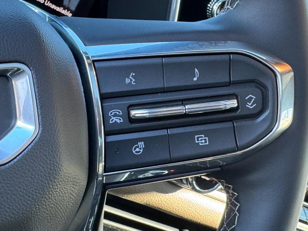 GMC Canyon Vehicle Image 12