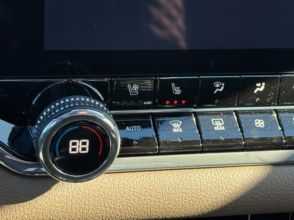 GMC Canyon Vehicle Image 13