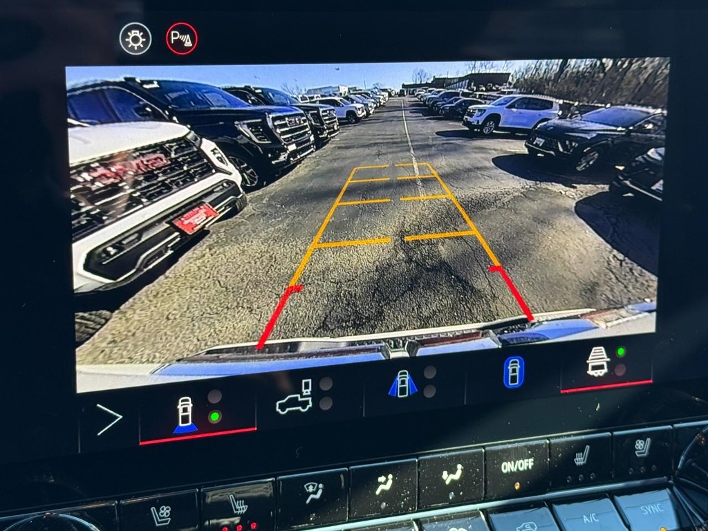 GMC Canyon Vehicle Image 14