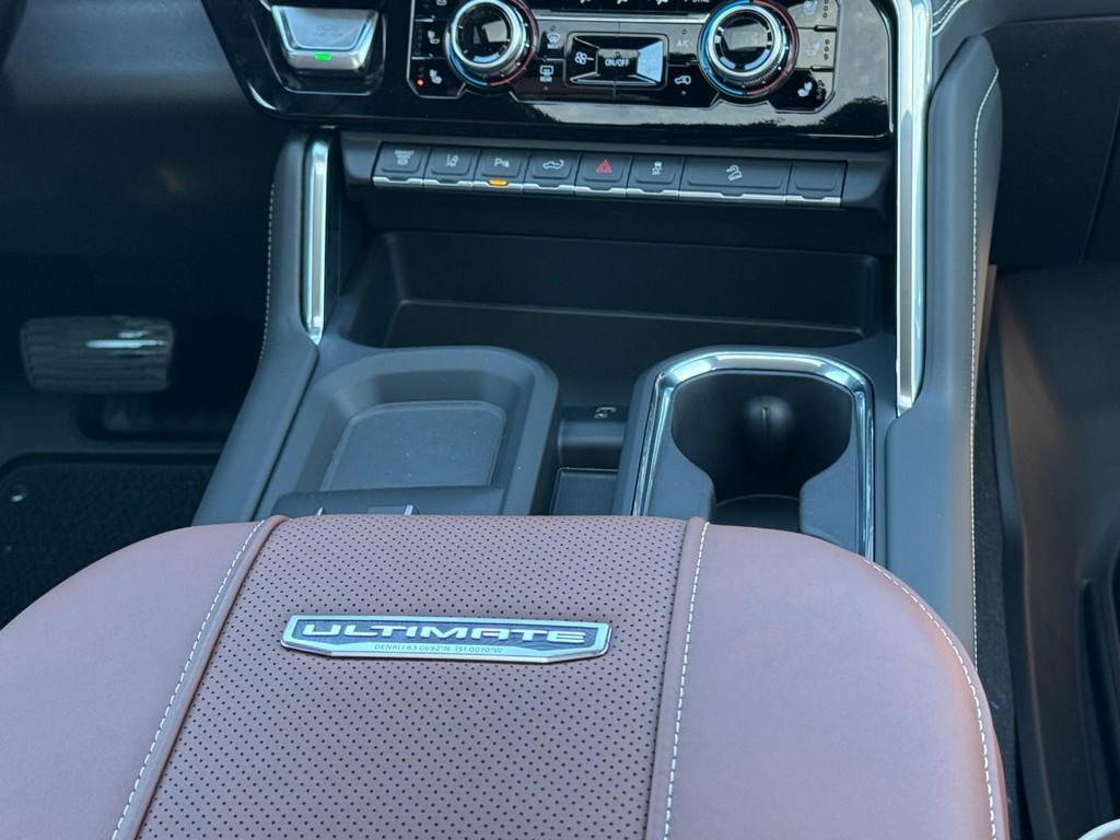 GMC Sierra 2500HD Vehicle Image 09