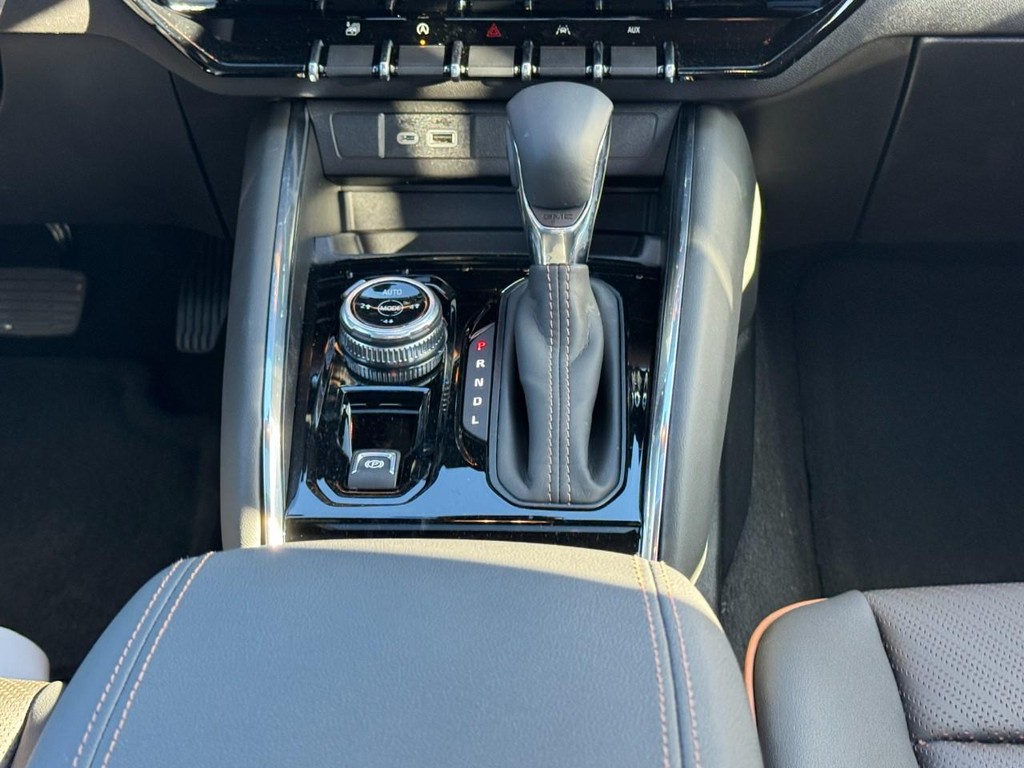 GMC Canyon Vehicle Image 09