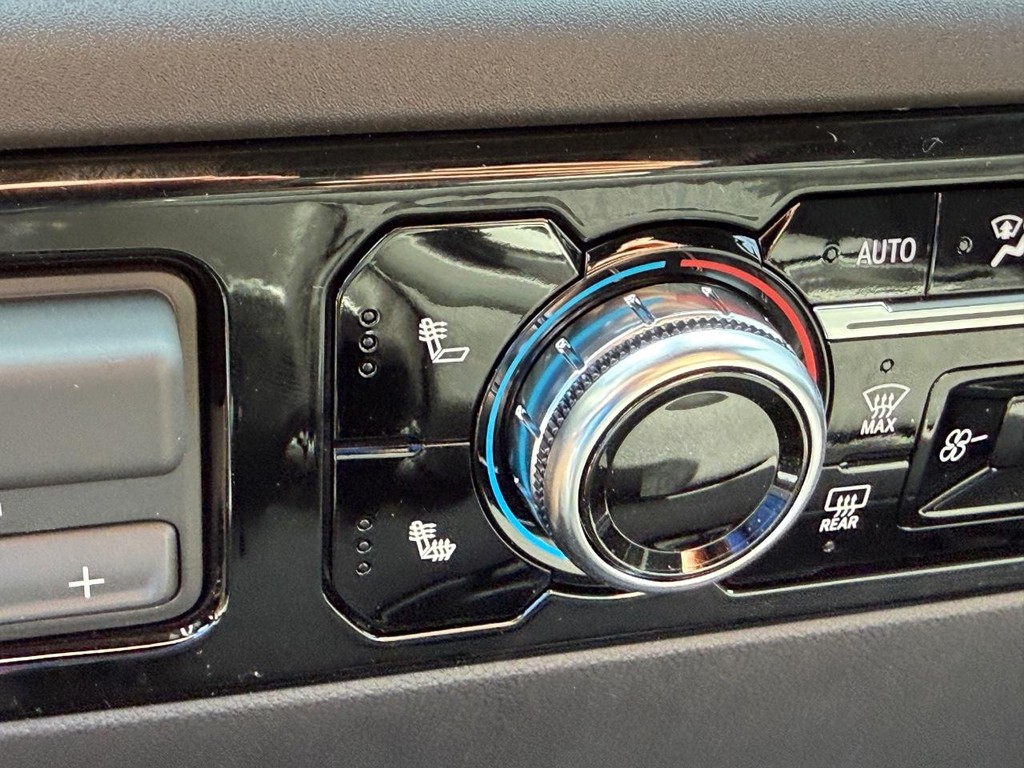 GMC Sierra 1500 Vehicle Image 16