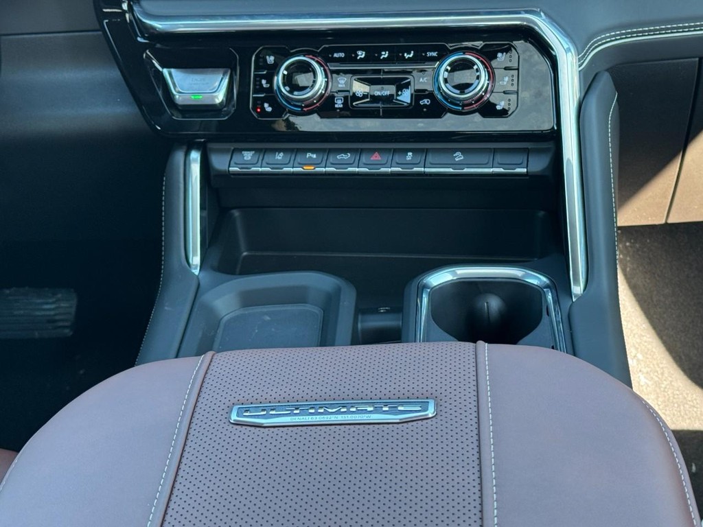 GMC Sierra 2500HD Vehicle Image 09