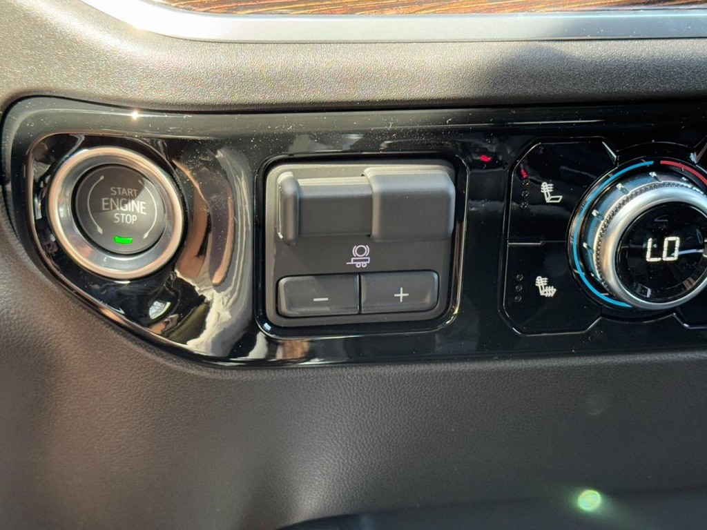 GMC Sierra 1500 Vehicle Image 12