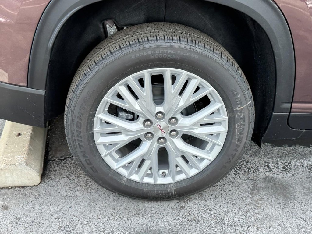 GMC Acadia Vehicle Image 04