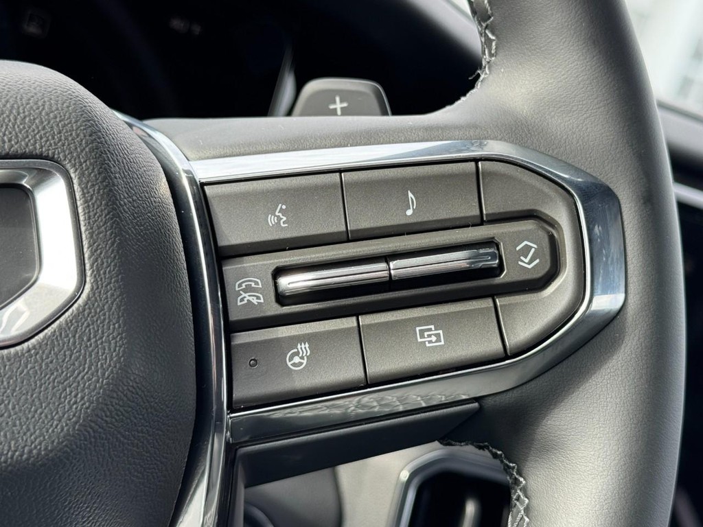 GMC Acadia Vehicle Image 12