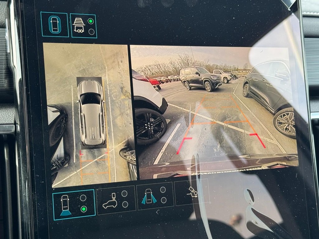 GMC Acadia Vehicle Image 14