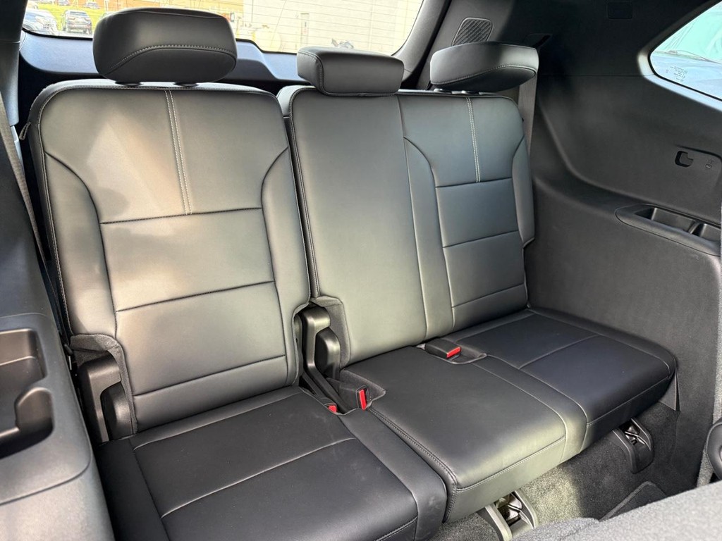 GMC Acadia Vehicle Image 06