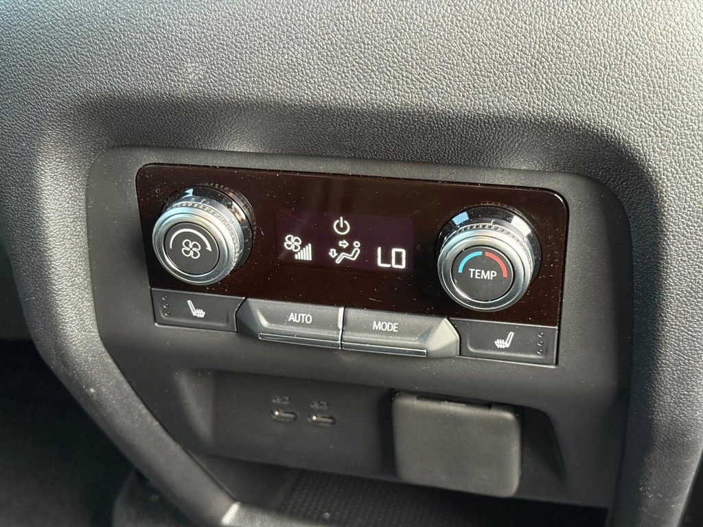 GMC Acadia Vehicle Image 08