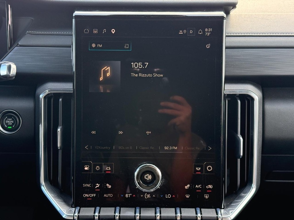 GMC Acadia Vehicle Image 11