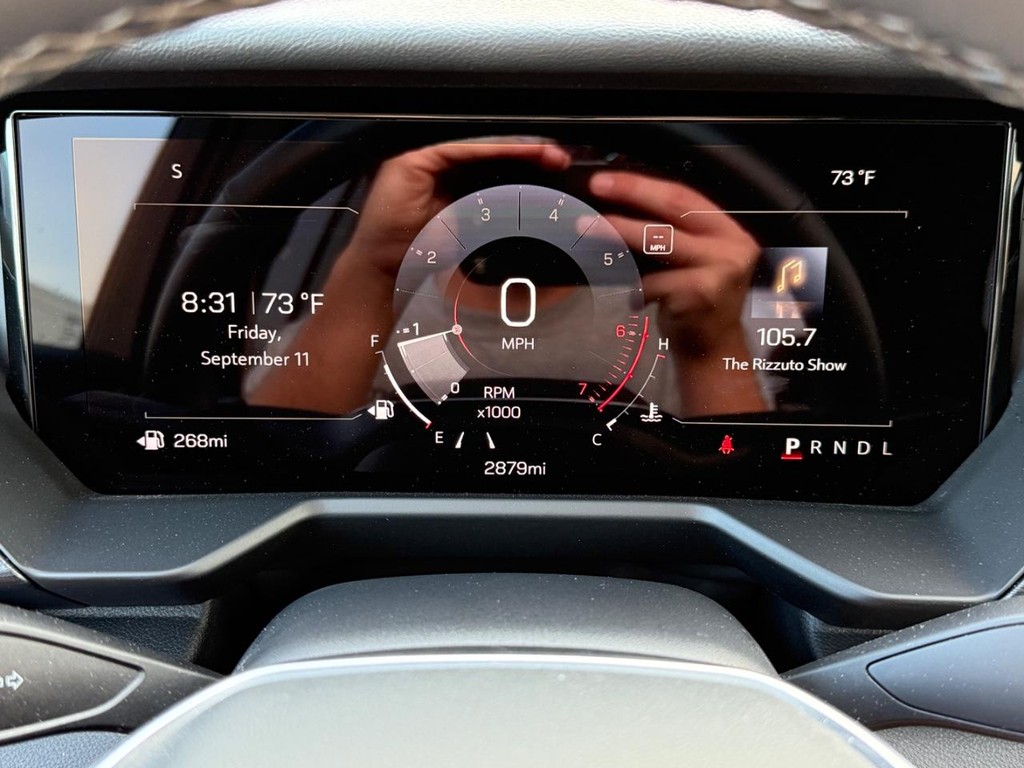 GMC Acadia Vehicle Image 16