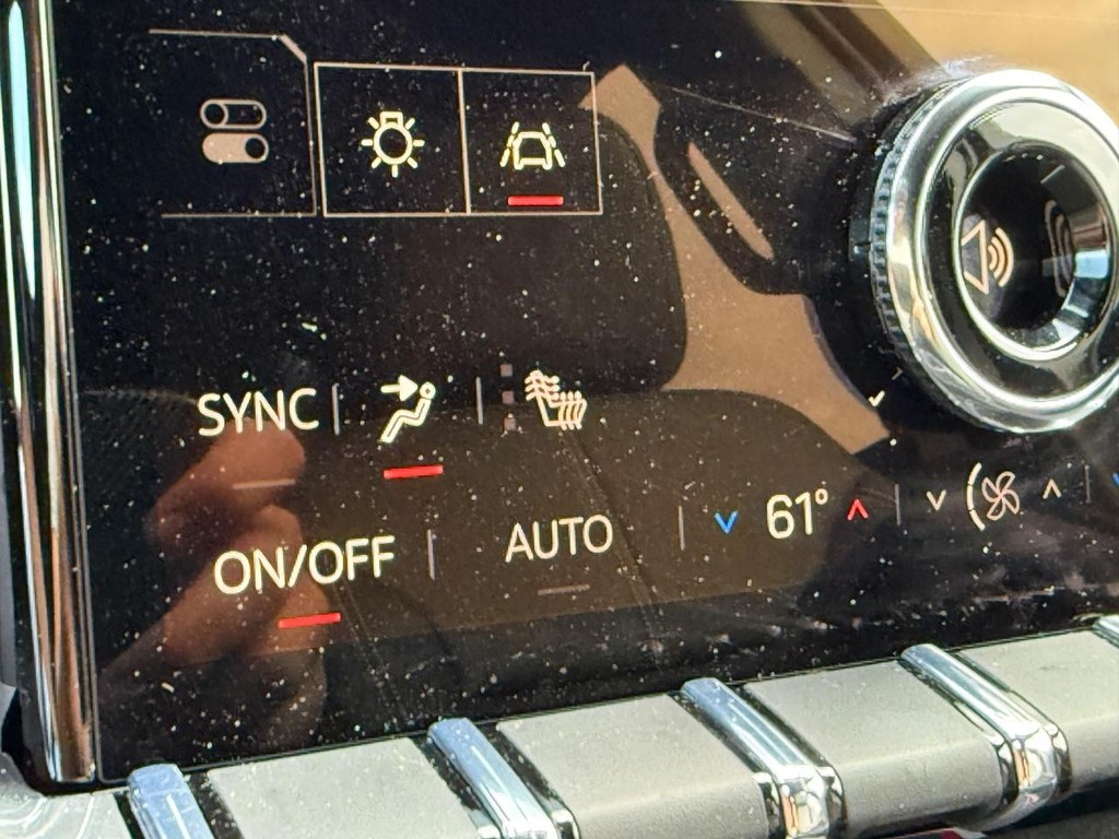 GMC Acadia Vehicle Image 18