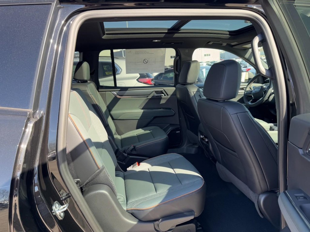 GMC Acadia Vehicle Image 05