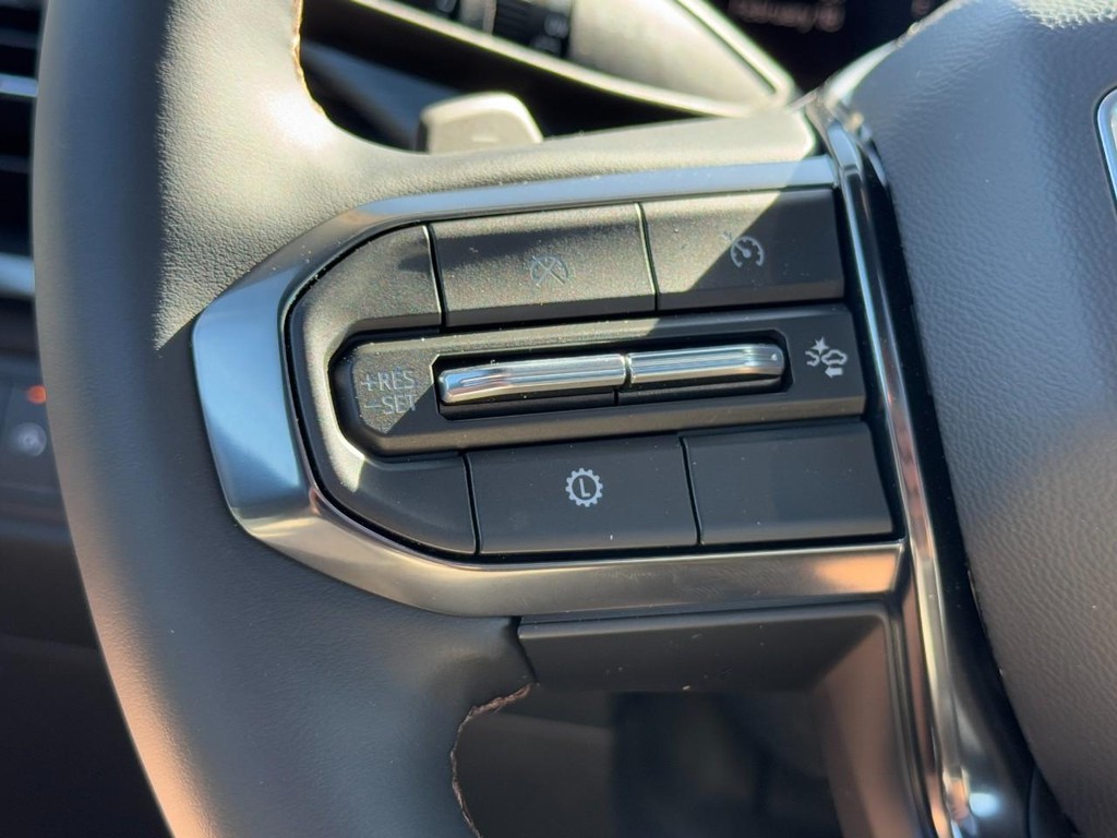 GMC Acadia Vehicle Image 11