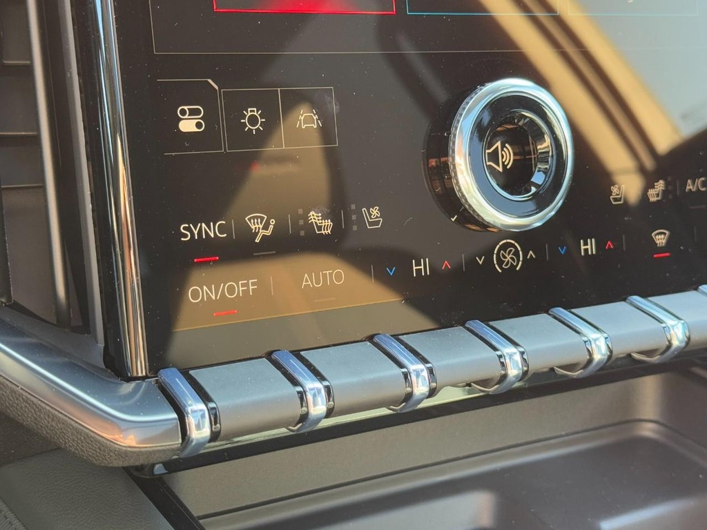 GMC Acadia Vehicle Image 13