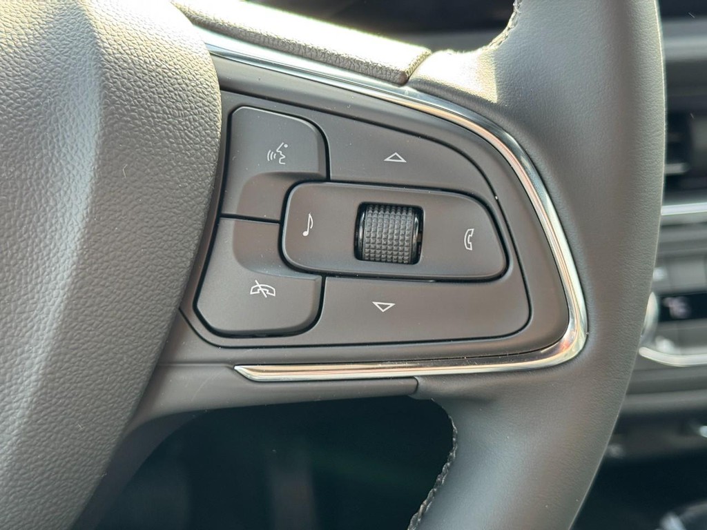 Buick Envista Vehicle Image 11