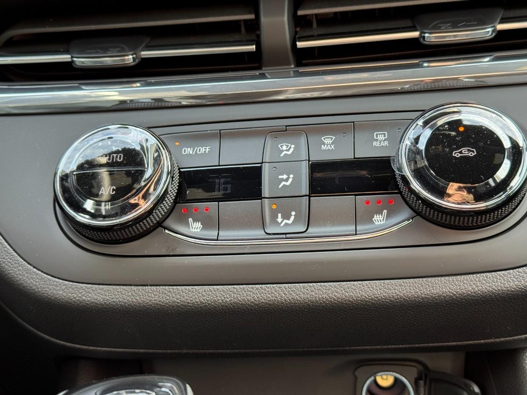 Buick Envista Vehicle Image 12