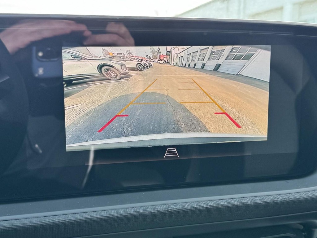 Buick Envista Vehicle Image 13