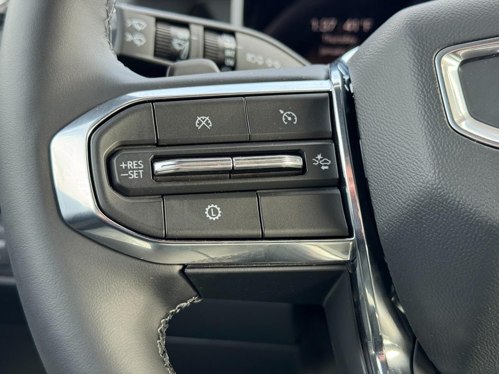 GMC Acadia Vehicle Image 11