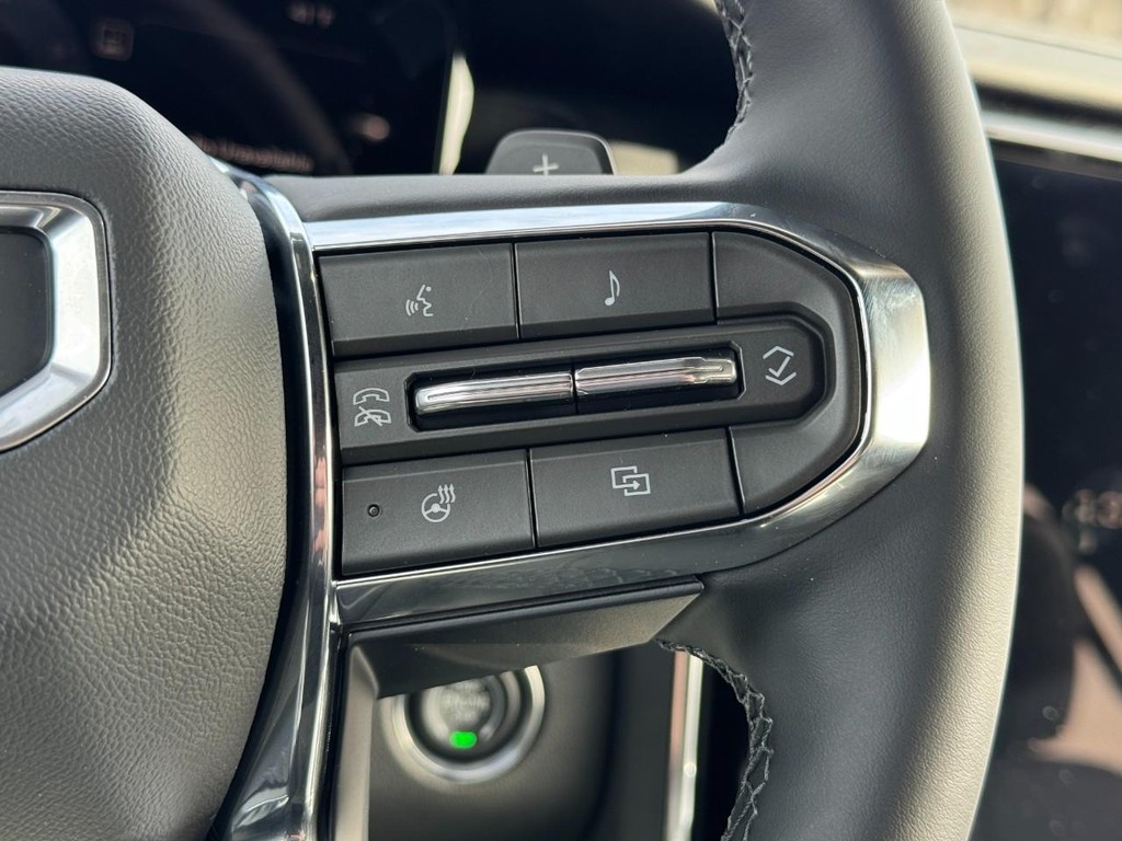 GMC Acadia Vehicle Image 12