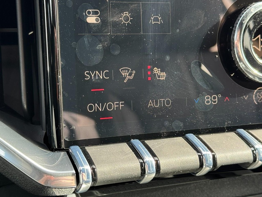 GMC Acadia Vehicle Image 13