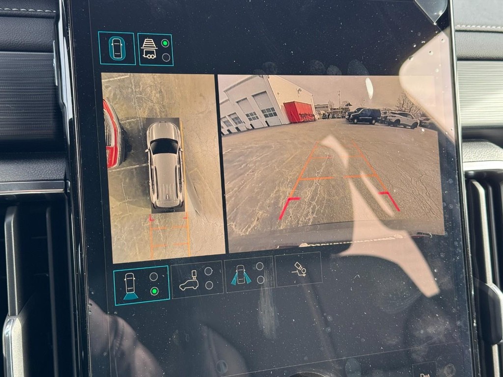 GMC Acadia Vehicle Image 14