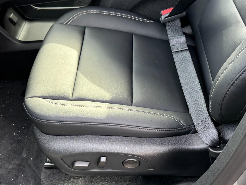 GMC Acadia Vehicle Image 15