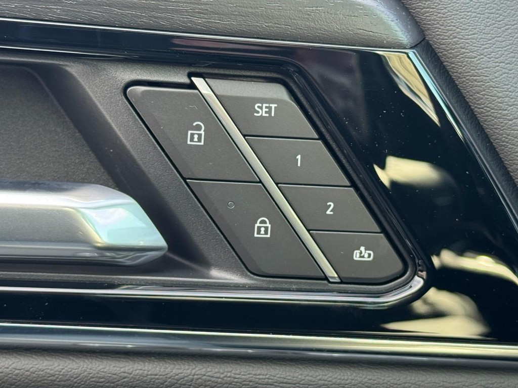 GMC Yukon Vehicle Image 10