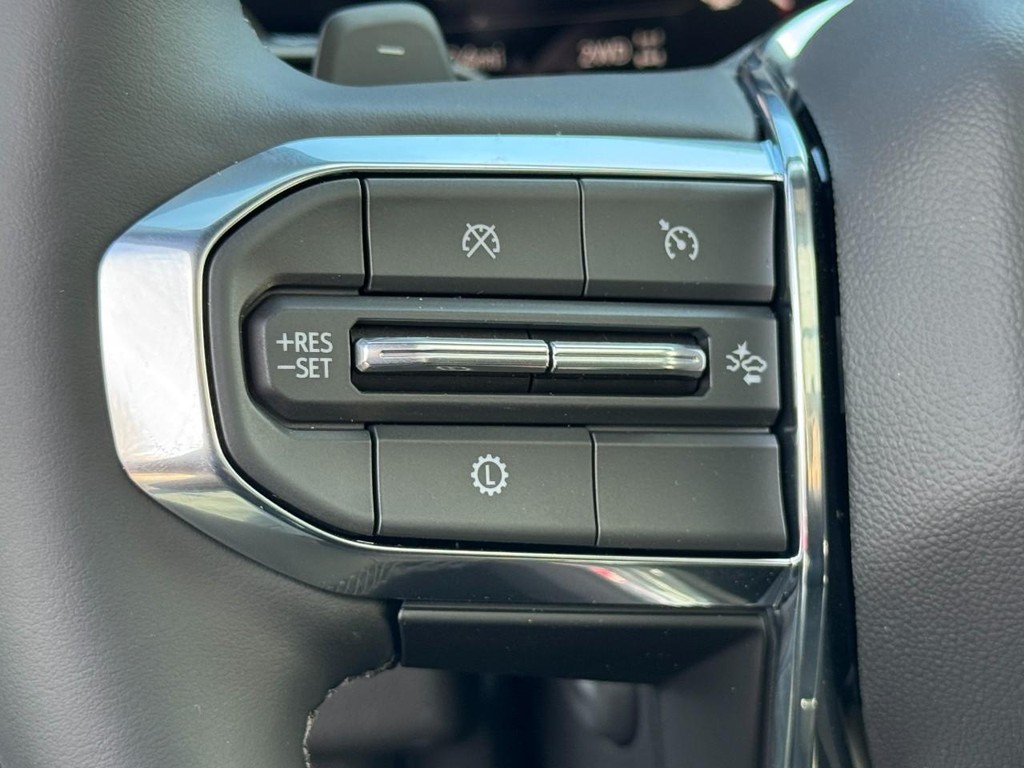 GMC Yukon Vehicle Image 11