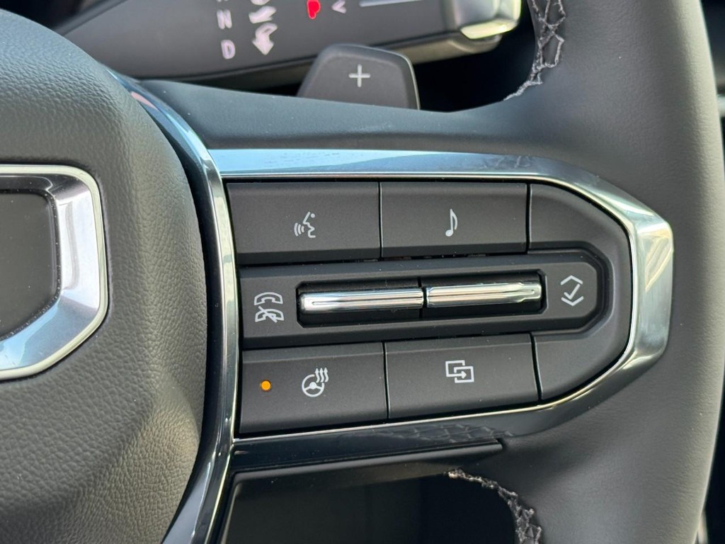 GMC Yukon Vehicle Image 12