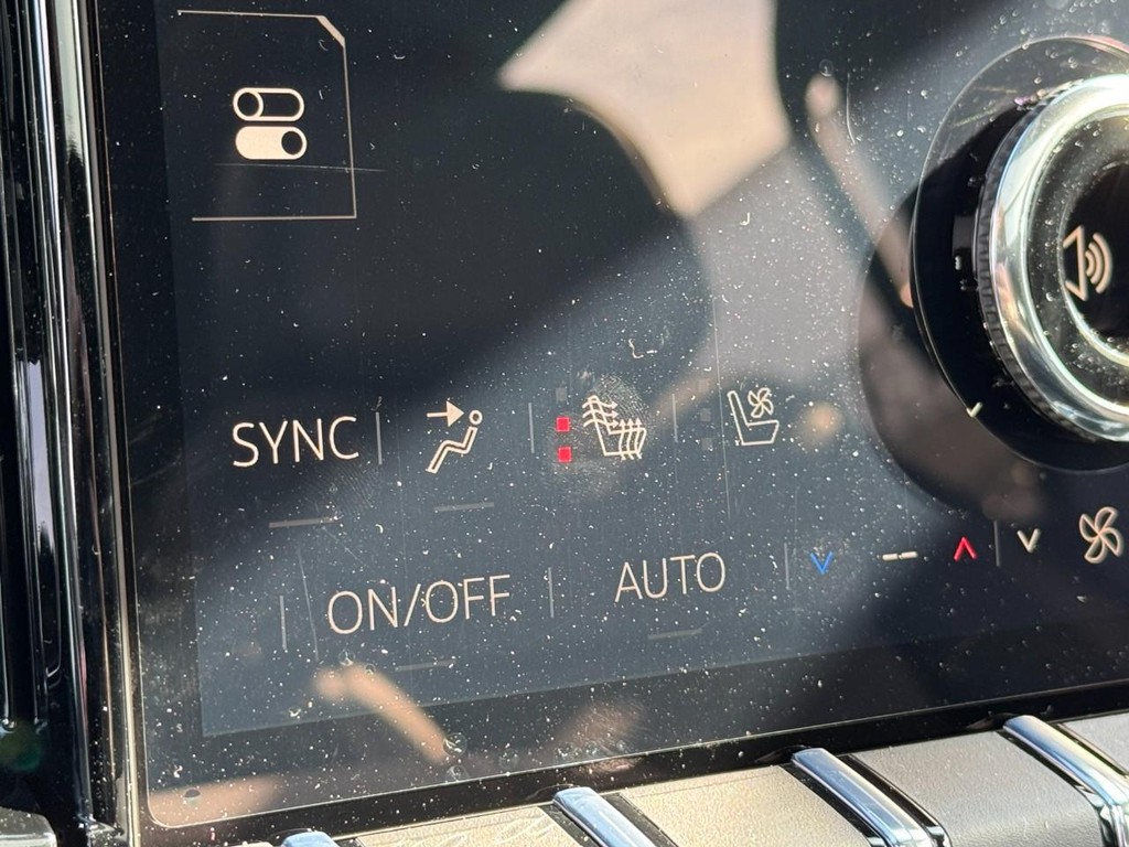 GMC Yukon Vehicle Image 13