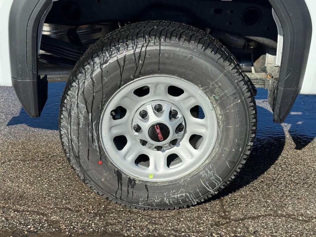 GMC Sierra 2500HD Vehicle Image 04