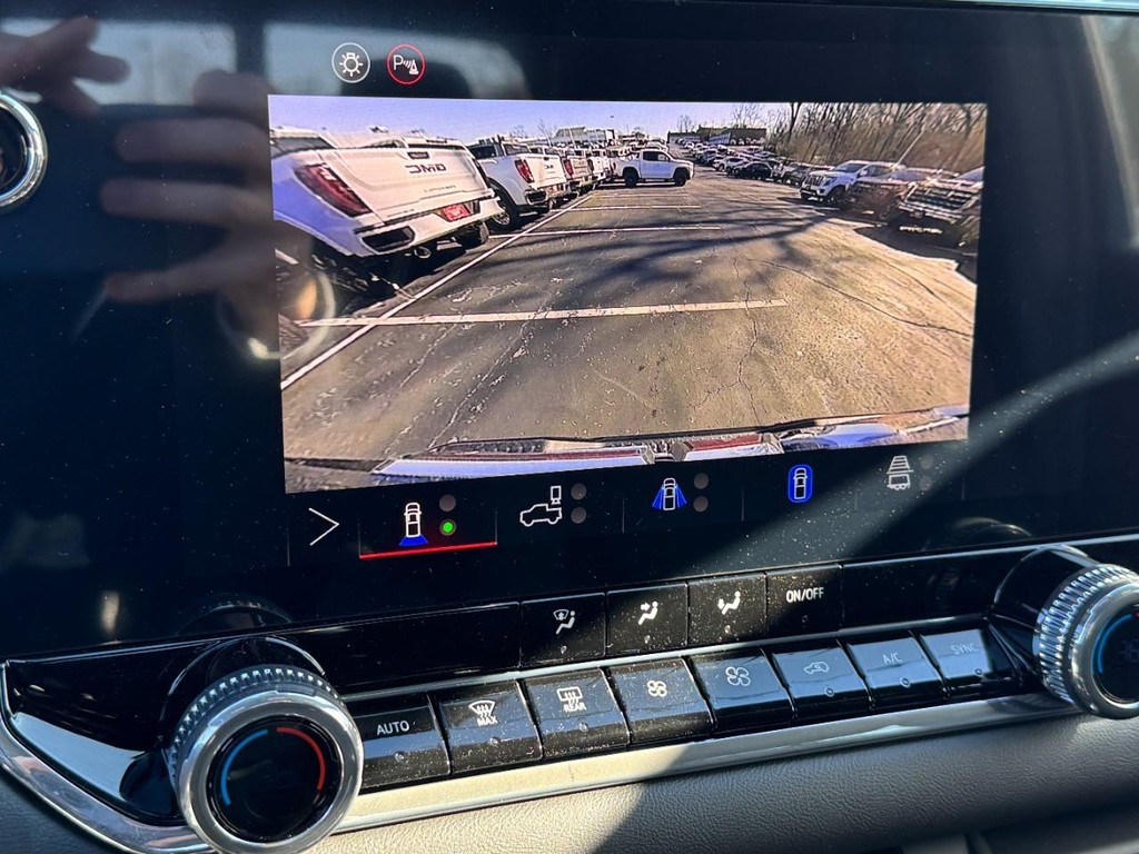 GMC Canyon Vehicle Image 12