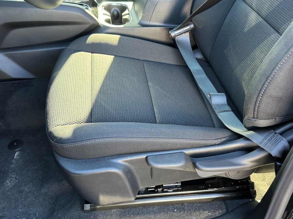 GMC Canyon Vehicle Image 13