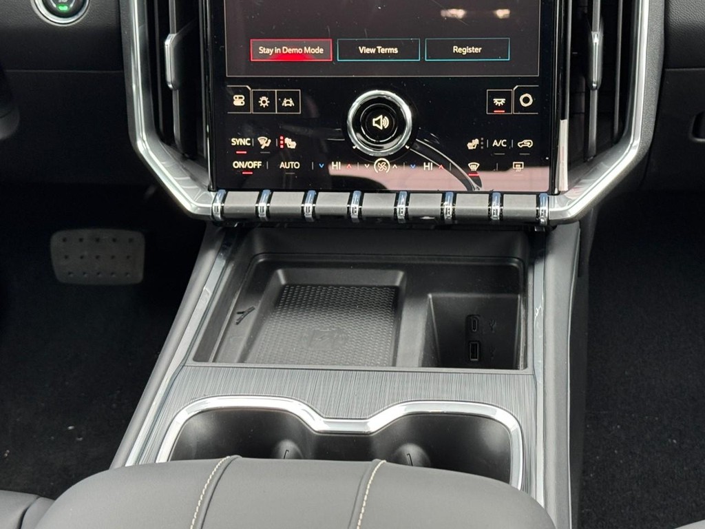 GMC Acadia Vehicle Image 09