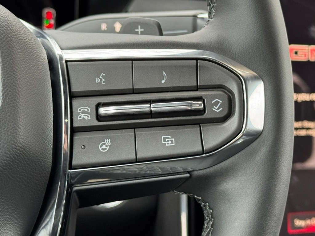 GMC Acadia Vehicle Image 11