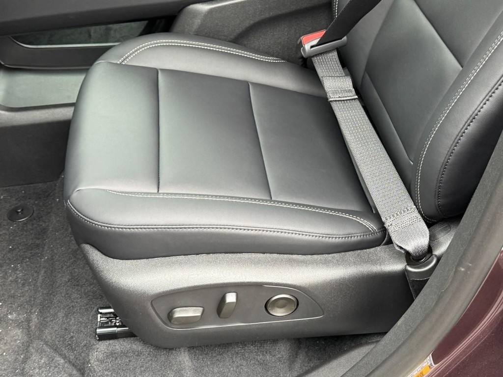 GMC Acadia Vehicle Image 14