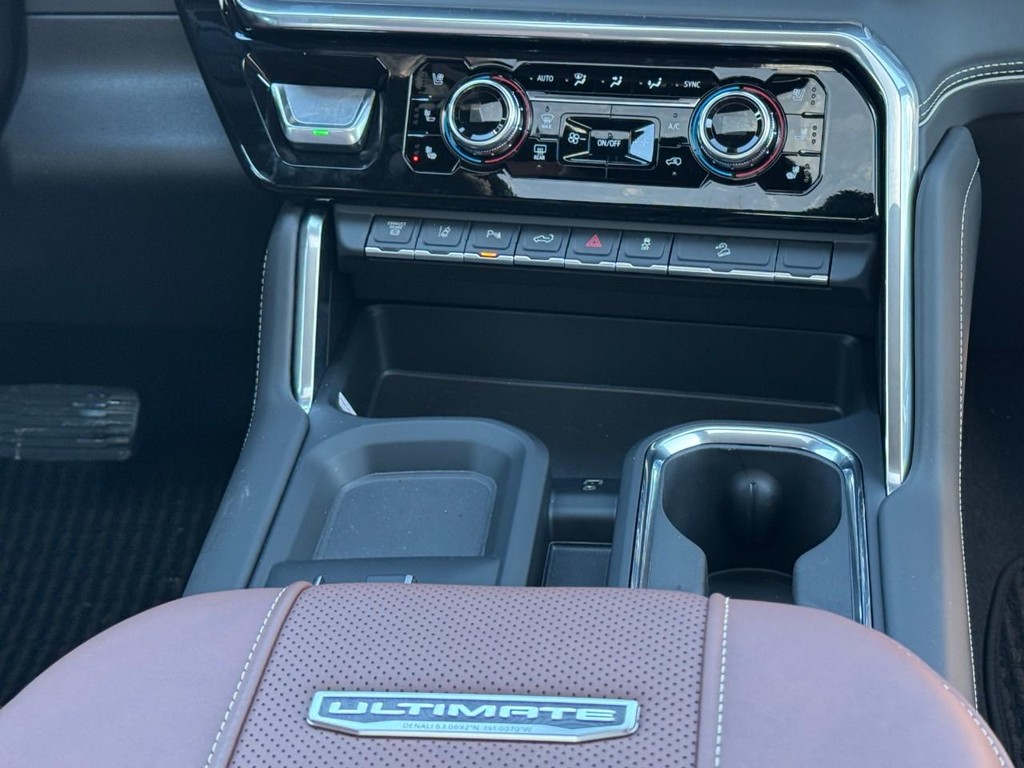 GMC Sierra 2500HD Vehicle Image 09