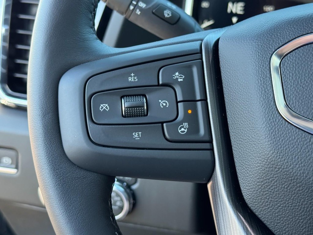 GMC Sierra 2500HD Vehicle Image 11