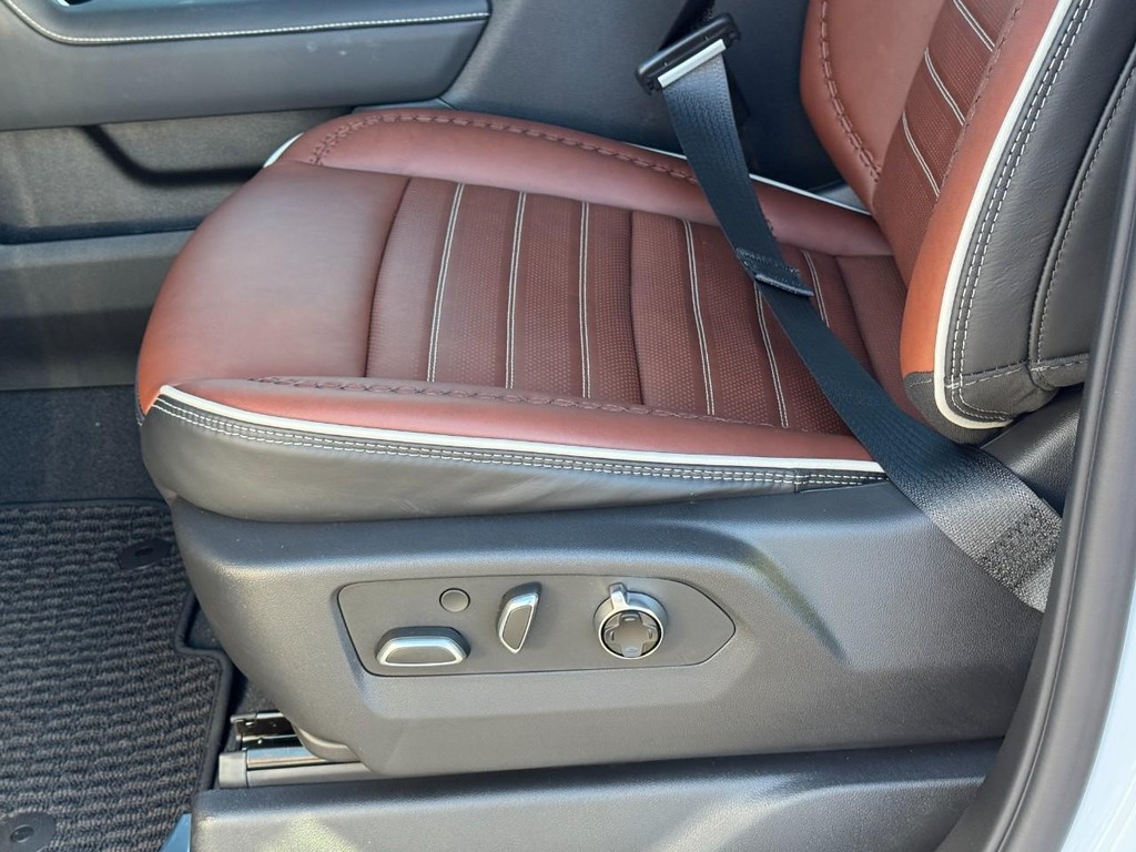 GMC Sierra 2500HD Vehicle Image 15