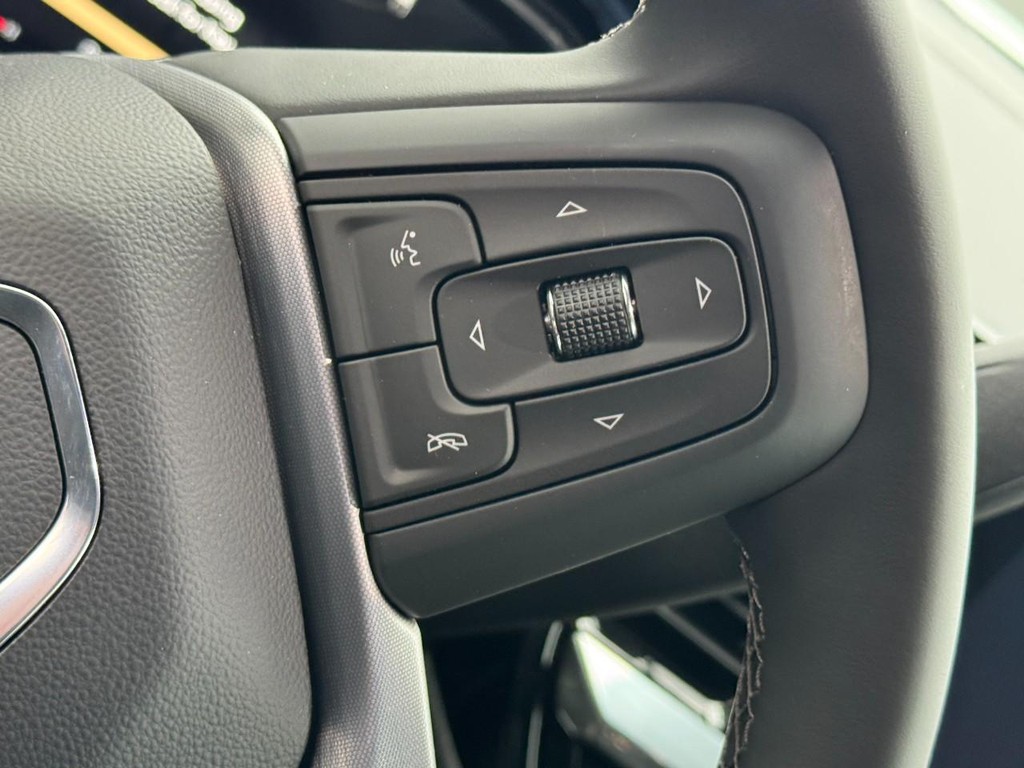 GMC Sierra 1500 Vehicle Image 11