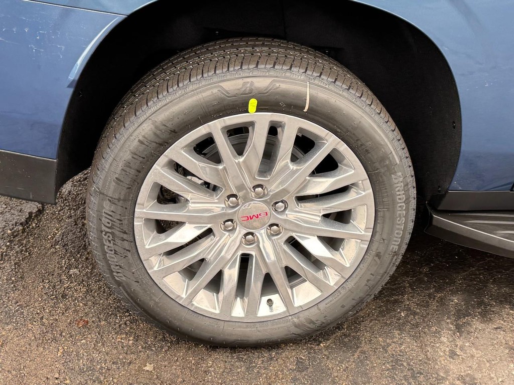 GMC Yukon XL Vehicle Image 04