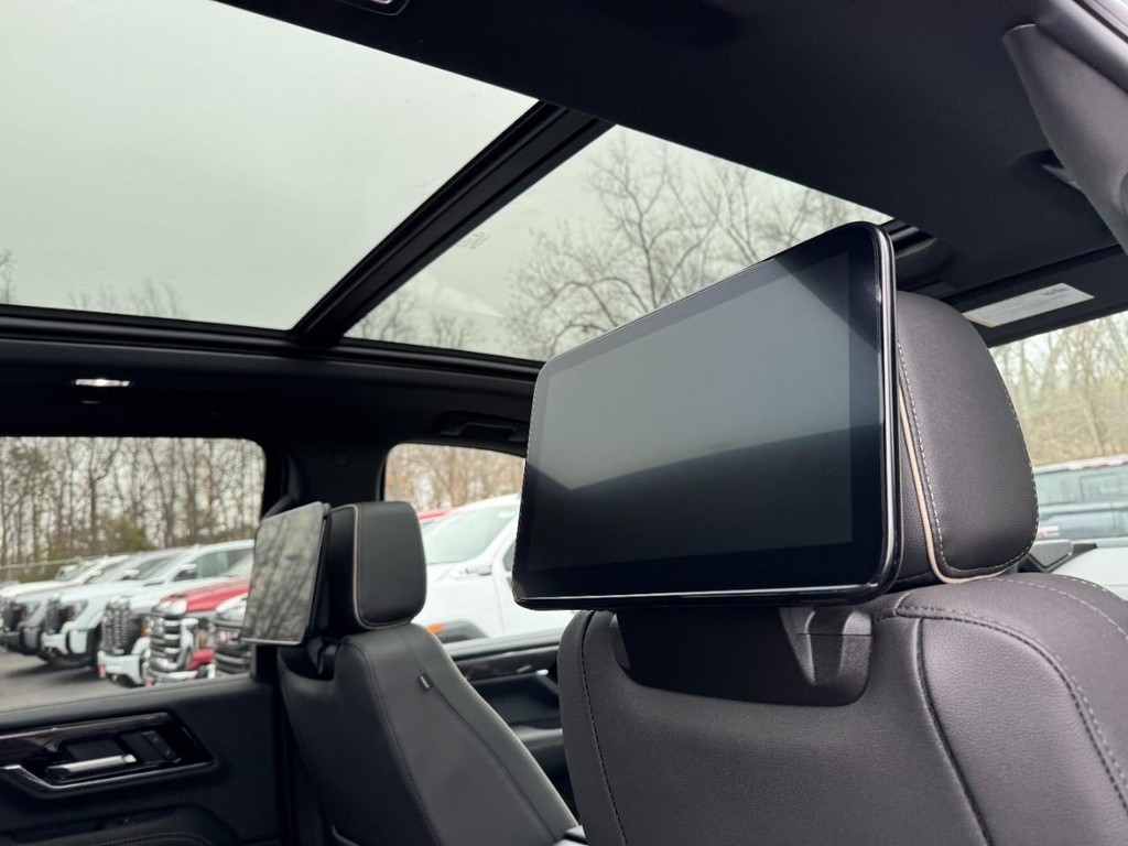 GMC Yukon XL Vehicle Image 06