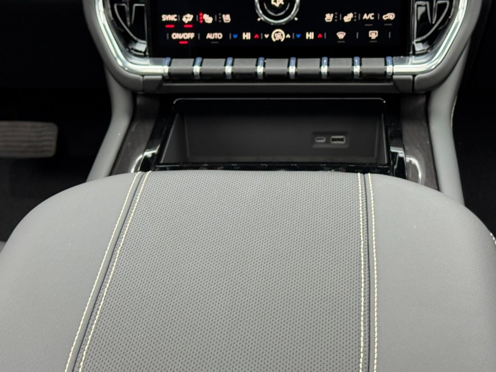 GMC Yukon XL Vehicle Image 10