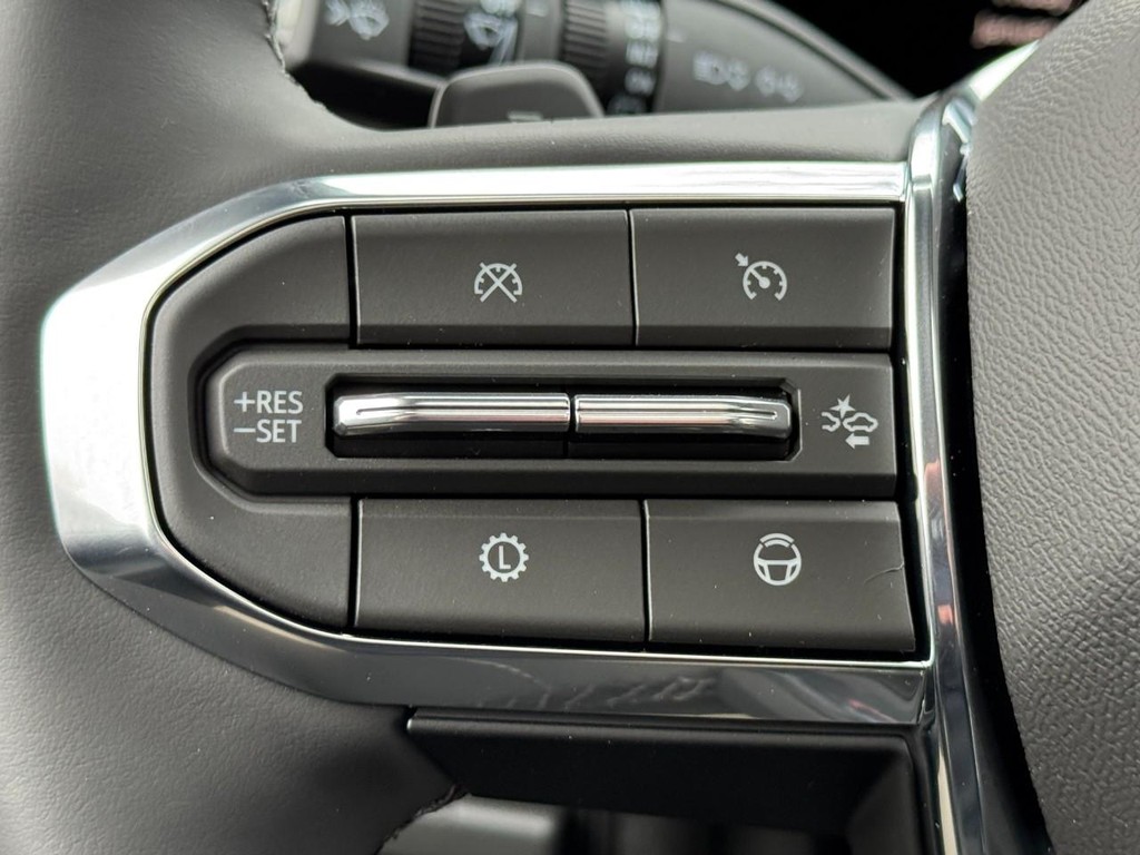 GMC Yukon XL Vehicle Image 12