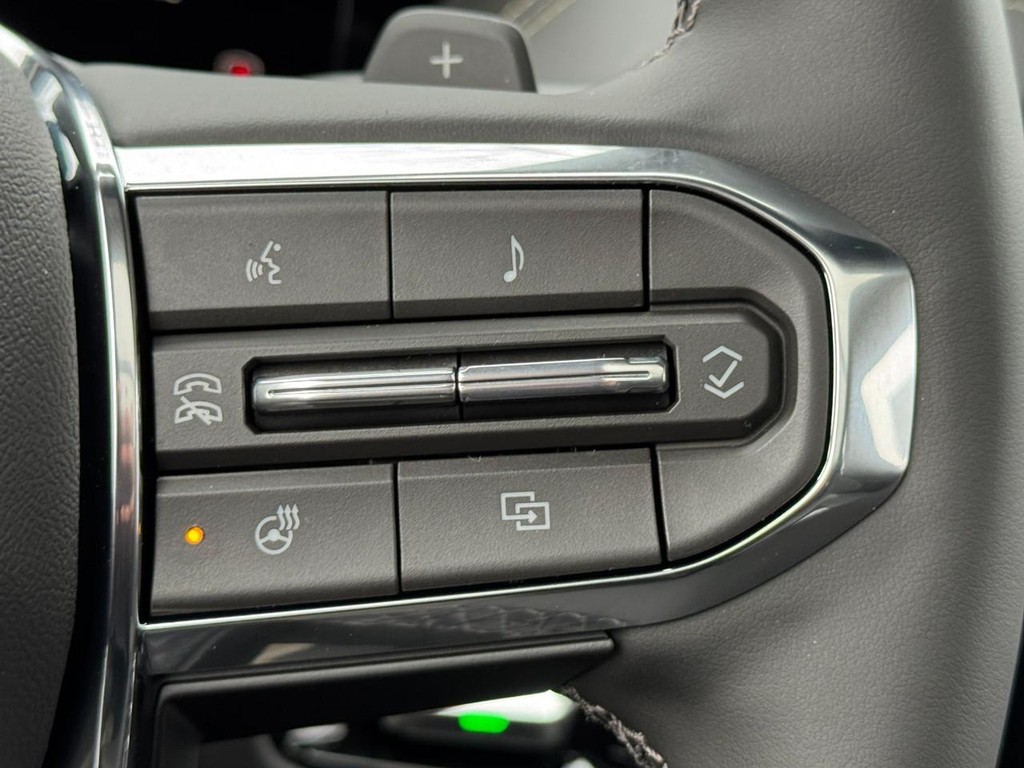 GMC Yukon XL Vehicle Image 13