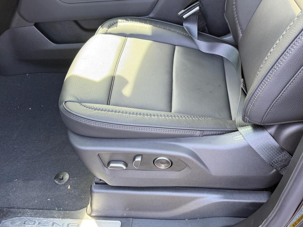 GMC Sierra 1500 Vehicle Image 11